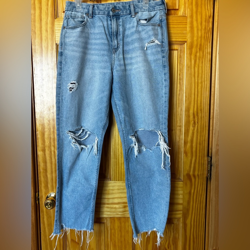 American Eagle Distressed Mom Jeans – Size 10 Short
